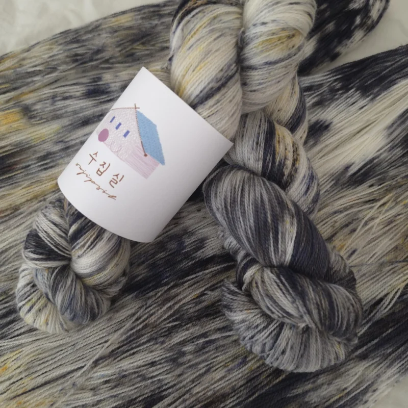 Monochrome — Merino Lace 800 · Superwash