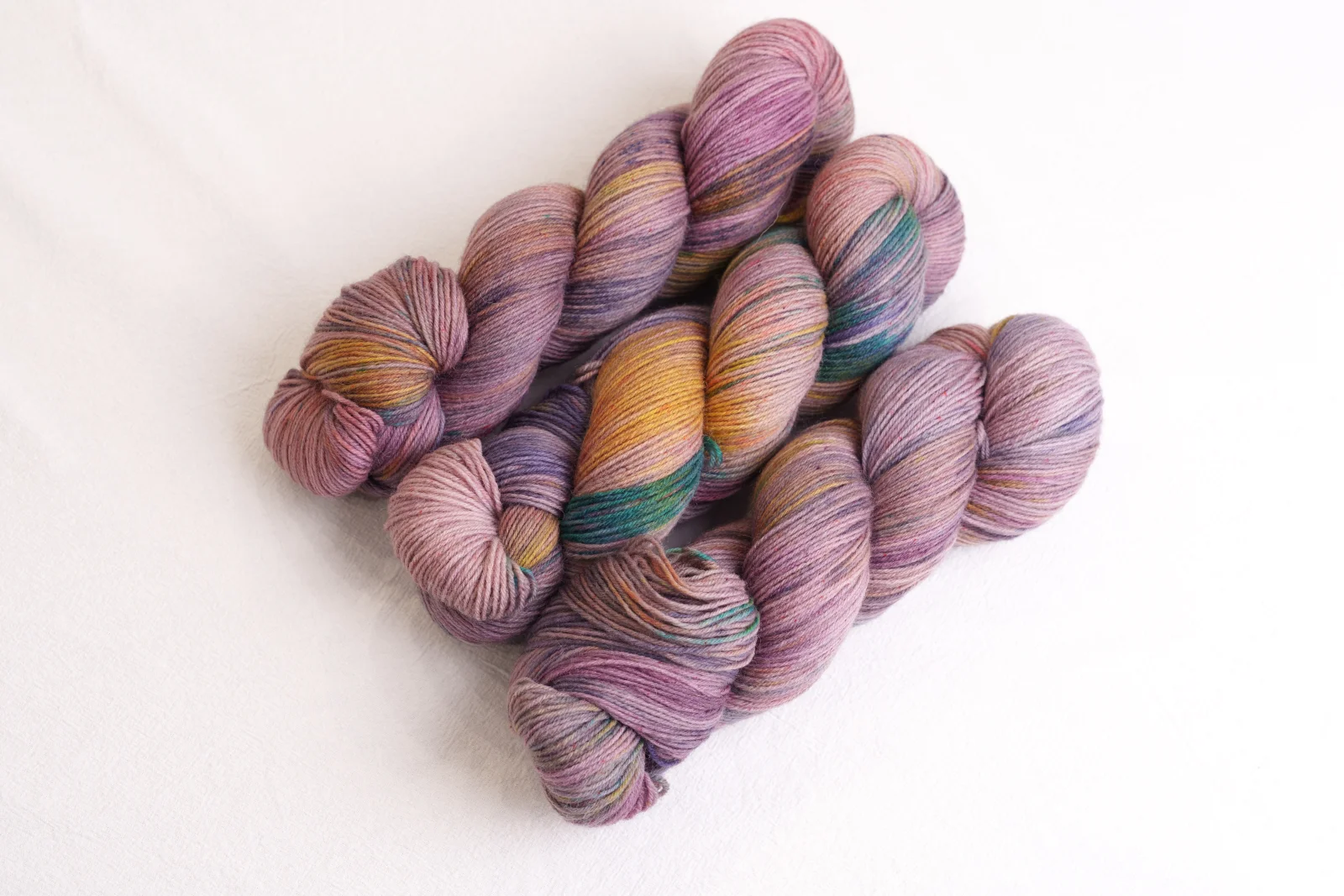 Fig hand-dyed yarn